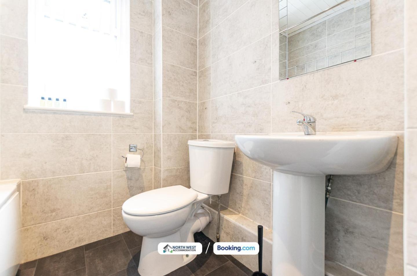 Manchester Work Stays 2Br Home With Parking & Wifi Εξωτερικό φωτογραφία